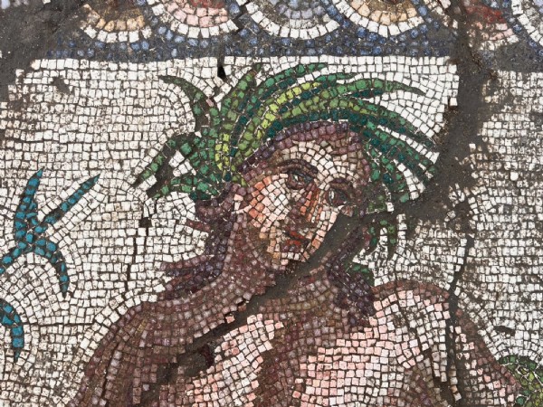 BAKAN ERSOY’DAN ASPENDOS MÜJDESİ! M.S. 3. YÜZYILA AİT NADİR BİR NEHİR TANRISI BETİMLEMESİ ORTAYA ÇIKARILDI